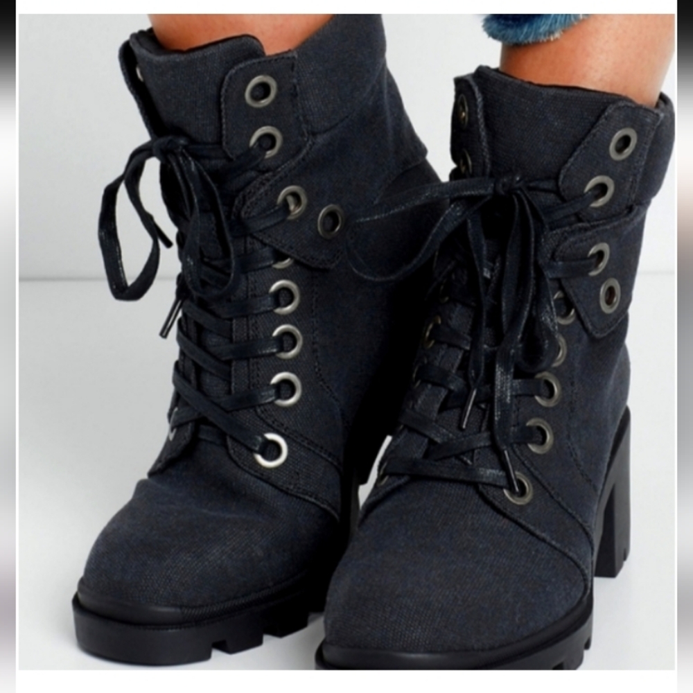 ‼️Maurices Dark Colby Grey 🩶 Canvas Platform Boot